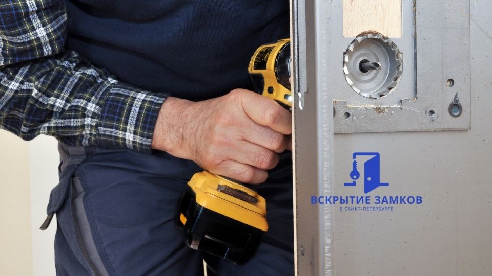 Ремонт и реставрация металлических дверей в СПБ